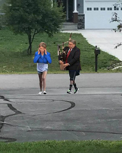 BarrBagpipePelosi.jpg