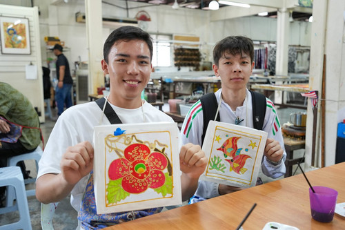 GXhnBUFaMAAaA0 ?format=jpg.jpg