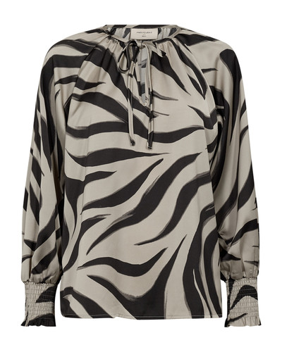 packshot 2 204762 7388 Front 1 FQBLOSA BLOUSE Black w. SILVER CLOUD.jpg