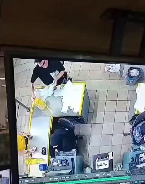 WDytS05Al8FtGo6O.jpg