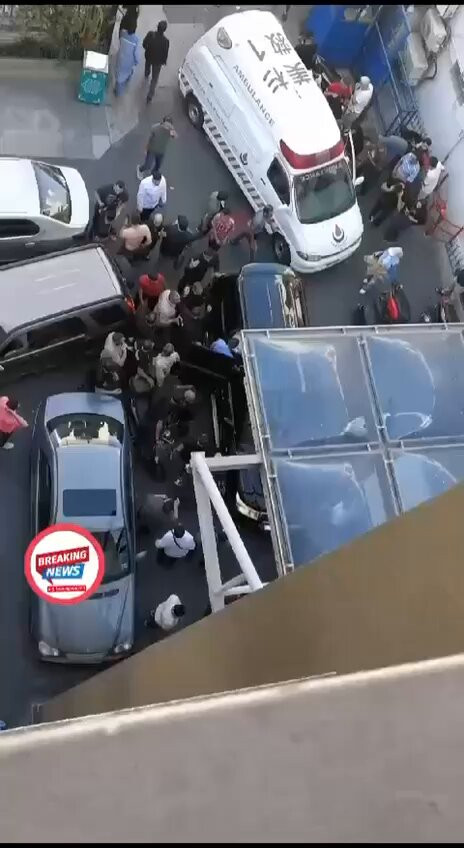 GUw6KKX1ha3WeYfR.jpg