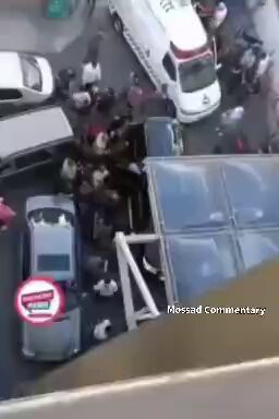 LFc9XB45Gl4ryxHO.jpg