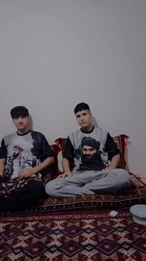 AmDSBBZH7c4WKIid.jpg