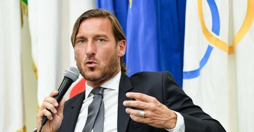 16897130748034108418?url=https%3A%2F%2Ftelesport.al%2Fwp content%2Fuploads%2F2024%2F09%2FTotti.jpeg&.jpg