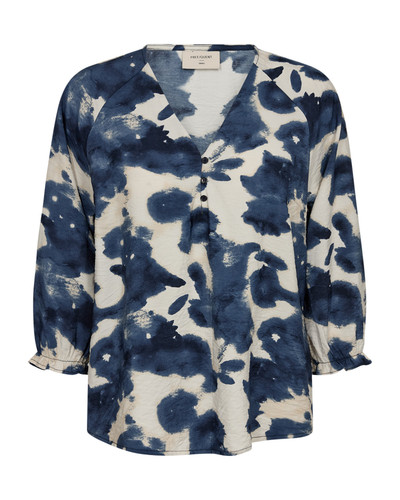 packshot 2 204465 7255 Front 1 FQJULIE BLOUSE Moonbeam w. NAVY BLAZER.jpg