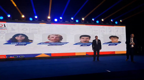 V KC6VAy5cYLqzJF.jpg