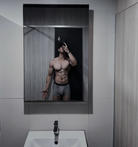 Photo by Fighter on June 20, 2024. May be an image of one or more people, biceps, people bodybuildin.jpg