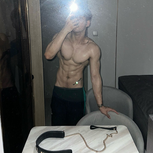 Photo by Fighter on June 21, 2024. May be an image of one or more people, biceps, underwear and mirr.jpg