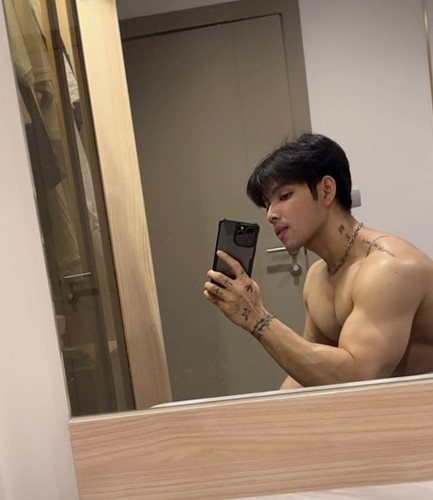 Photo by Fighter on July 29, 2024. May be a selfie of 1 person, biceps, hair, body building and mirr.jpg