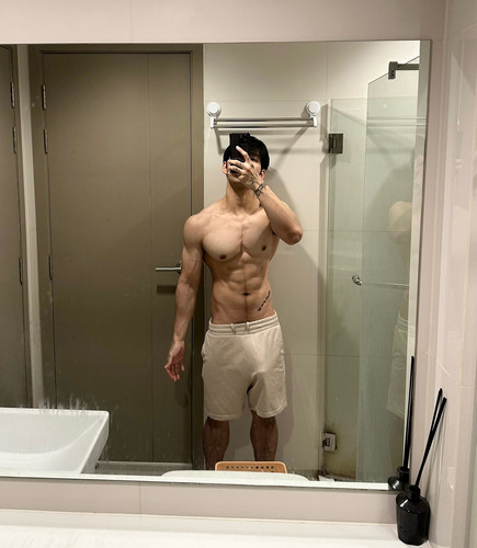 Photo by Fighter on July 29, 2024. May be an image of 1 person, biceps, underwear and mirror..jpg