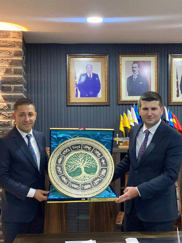 GT1hx 1XMAAz bs?format=jpg.jpg