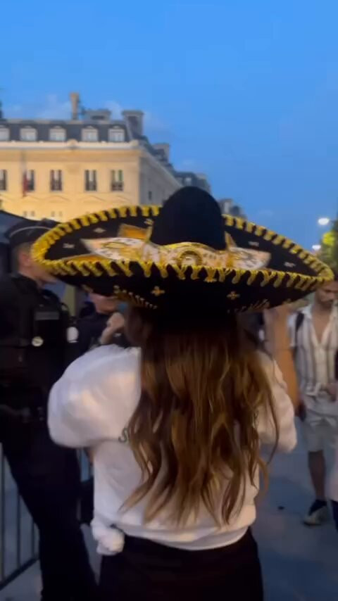 AAtgQuCpq1CXBHYb.jpg