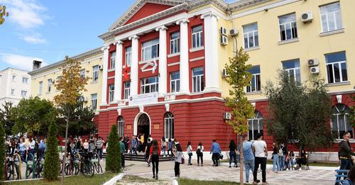 13448333213461632425?url=https%3A%2F%2Ftirananews.al%2Fwp content%2Fuploads%2F2019%2F10%2FUniversite.jpg