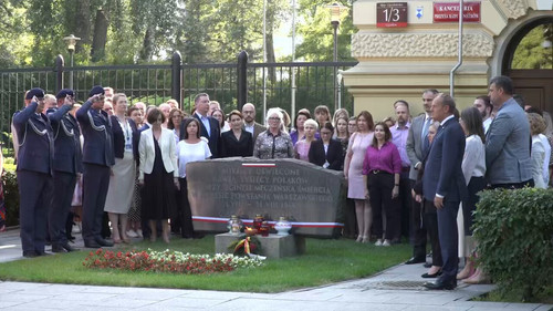 NJU1mRUQYvFx0R j.jpg