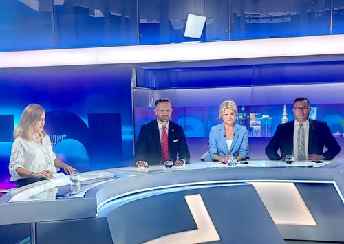 GT7BWTLWQAAHz 3?format=jpg.jpg