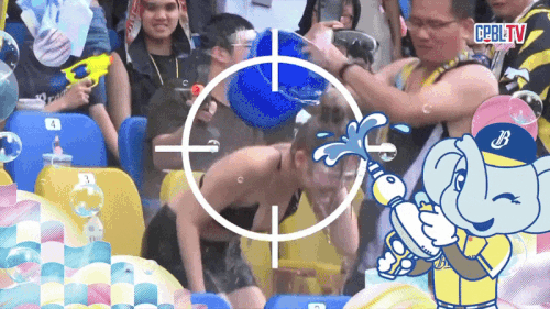 被噴水 short.gif