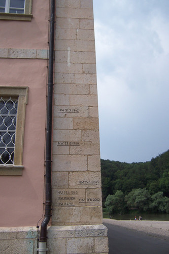 Hochwassermarken Weltenburg.jpg