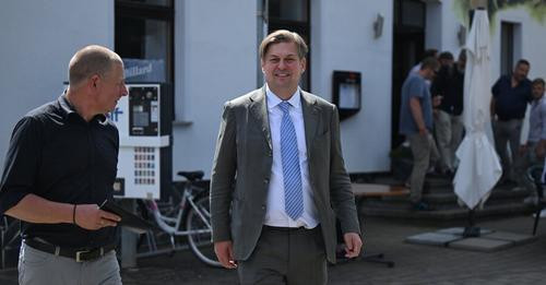 13037011847168242481?url=https%3A%2F%2Ftaz.de%2Fpicture%2F7120946%2F948%2FSommerfest Schnellroda Kub.jpg