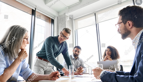 Líder de negocios macho caucásico con Foto de stock 2142010187 Shutterstock.png