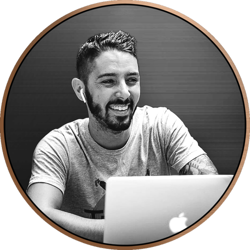 Headshot Fyro Email Signature 06.png