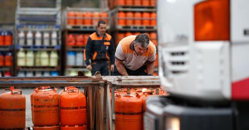 7425413619329713015?url=https%3A%2F%2Fimg.rtve.es%2Fimagenes%2Frepartidor bombonas butano revisa bom.jpg