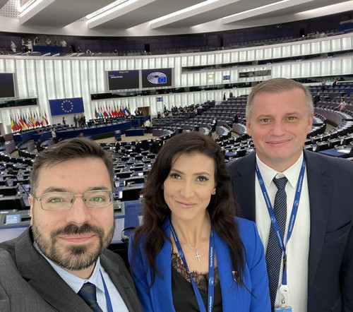 451444396 1043922780423253 7144327634634655440 n.jpg?stp=cp6 dst jpg s600x600& nc cat=103&ccb=1 7& n.jpg