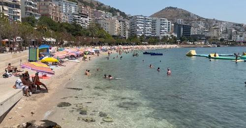 14306609410146836524?url=https%3A%2F%2Fshqiptarja.com%2Fuploads%2F780x440%2F1720976405 turistetnepla.jpg