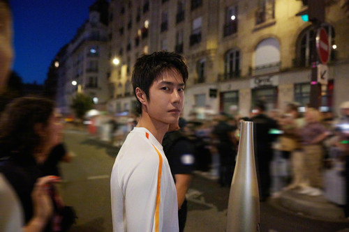 001MUa3Ely1hroq4wajc8j66bk47skjr02.jpg