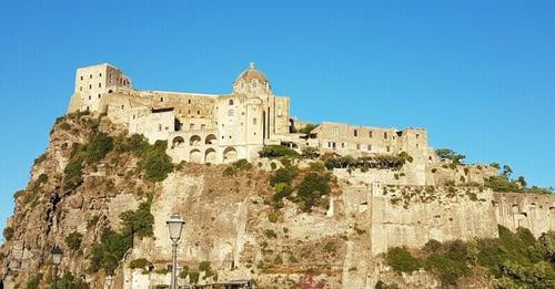 15726473985712132011?url=https%3A%2F%2Fstatics.cedscdn.it%2Fphotos%2FMED HIGH%2F89%2F75%2F8238975 13.jpg