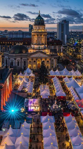 2089. Berlin Weihnachtsmarkt result.jpg