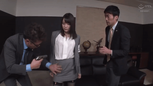 用槍抵著內褲(ABP 991。射精執行官06。鈴村あいり)gif.gif