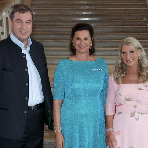 451567777 1042610327227488 1281740417429861863 n.jpg?stp=cp6 dst jpg p600x600& nc cat=109&ccb=1 7& n.jpg