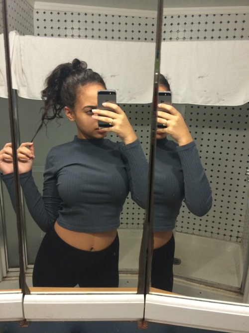 tumblr ndcdx2HEh21r5s4pso1 500.jpg