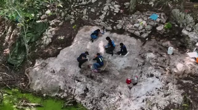 123 Glifi Maya trovati su un'enorme Lastra di Pietra rivelano i Segreti di una Città Perduta 3 dE801AF