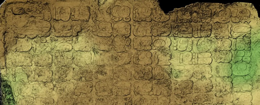 123 Glifi Maya trovati su un’enorme Lastra di Pietra rivelano i Segreti di una Città Perduta