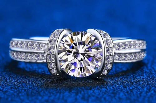 Plated 1ct Moissanite Ring for Women Halo Ideal Cut Wedding Diamond Band 925 Sterling Silver Jewelry.png