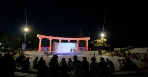 16105616829133807151?url=https%3A%2F%2Fshqiptarja.com%2Fuploads%2F539x308%2F1719749932 festivaliball.jpg