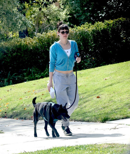 kristen stewart showcased her fresh haircut los angeles 02 13 2024 5.jpg