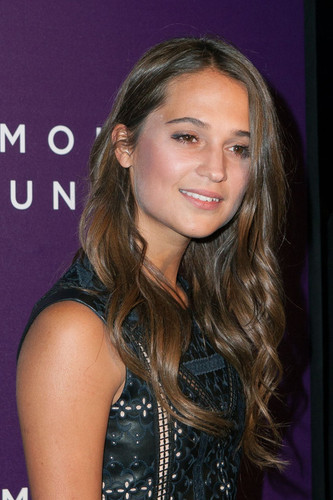 alicia vikander testament of youth premiere in paris 11.jpg