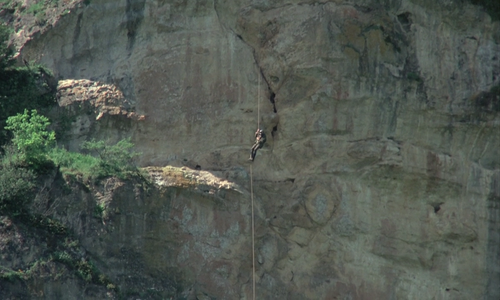 le.vieux.fusil.1975.french.720p.bluray.x264 rough.mkv.1:13:27.optimized=high.png