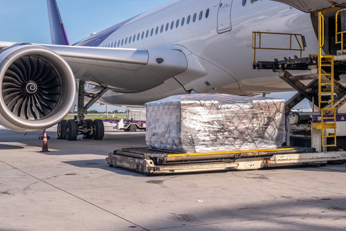 Droply: Your Go-To for Quick Cargo & Luggage Delivery in Dubai.jpg