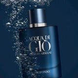 Parfum opens with salty marine