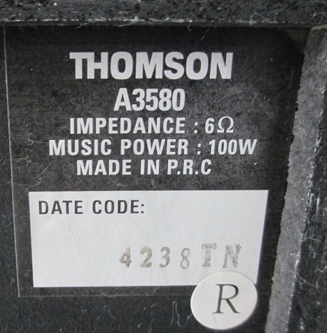 Reproduktory THOMSON A3580 štítek (pravý reproduktor).jpg