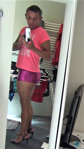 raphael crespin marly le roi sexy hotpants (2).png