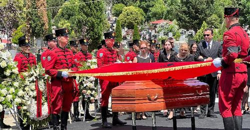 5036317877695748174?url=https%3A%2F%2Falbeu.com%2Fwp content%2Fuploads%2F2024%2F07%2Fkadare homazh.j.jpg