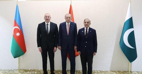 2822305997976266113?url=https%3A%2F%2Ftrthaberstatic.cdn.wp.trt.com.tr%2Fresimler%2F2250000%2Faliyev.jpg