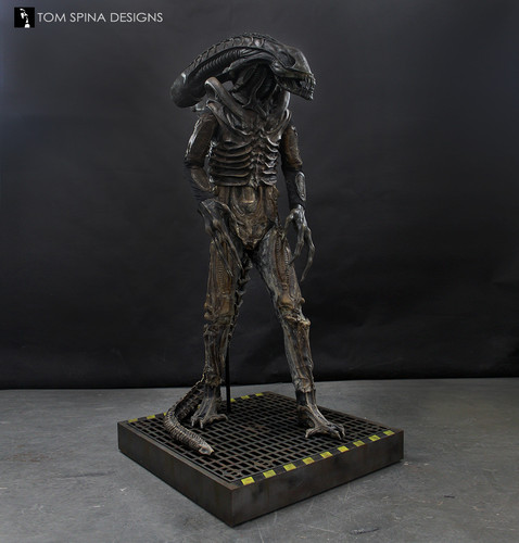 aliens costume statue 2.jpg