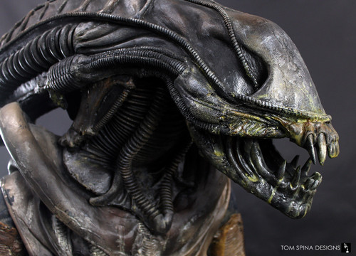 aliens costume statue 1.jpg