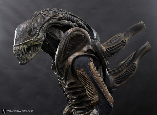 aliens costume statue 7.jpg