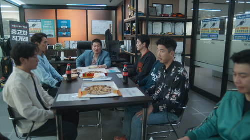 Crash.S01E01.1080p.DSNP.WEBRip.AAC2.0.x265 ExCaLiBuR.mkv 20240702 201841.838.png